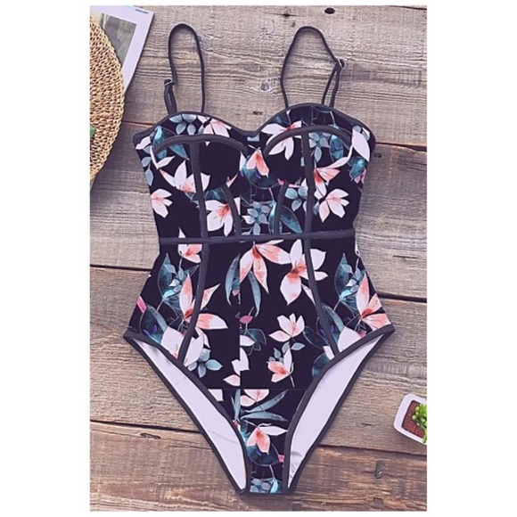 🚨 1 left! Structured floral one piece bathing suit new size small - Picture 6 of 7